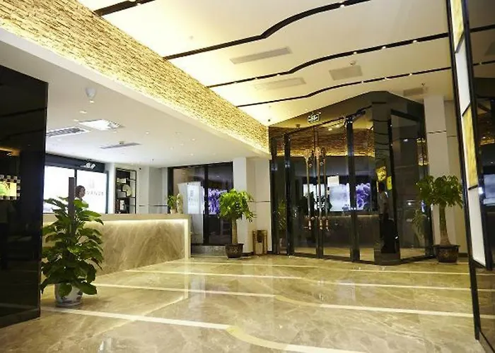 Lavande Hotel Shenzhen Huaqiangnan Branch